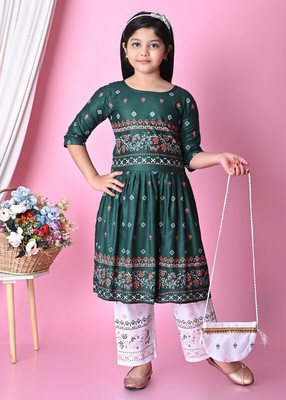 SAANVIKA TEXTILE Girls Festive & Party Kurta and Pyjama Set(Green Pack of 1)