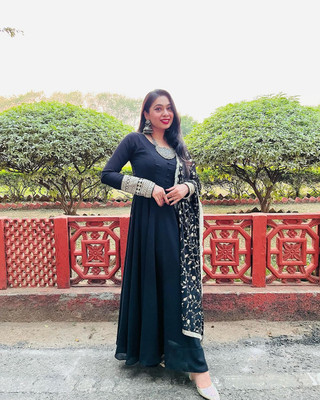 ANERITEXARC Embroidered, Solid Kurta, Trouser/Pant & Dupatta Set