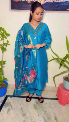 Vaishu Collections Embroidered Kurta, Trouser/Pant & Dupatta Set