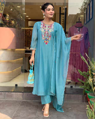 VHCLOTHES Self Design Kurta, Salwar & Dupatta Set