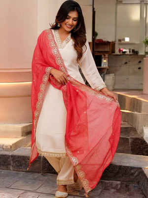 HOUSE OF COMMON Embroidered, Solid Kurta, Trouser/Pant & Dupatta Set