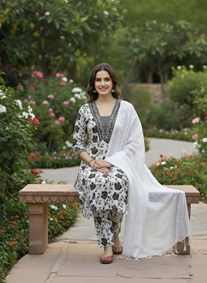 Fabricfetch Printed, Embroidered, Embroidered Kurta, Trouser/Pant & Dupatta Set