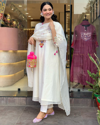 VHCLOTHES Self Design Kurta, Salwar & Dupatta Set
