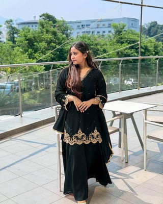 griva fashion Embroidered Kurta, Palazzo & Dupatta Set