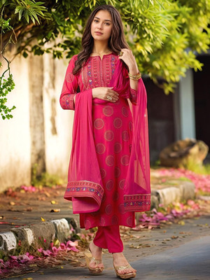 Queenslifestyle Floral Print, Embellished Kurta, Trouser/Pant & Dupatta Set