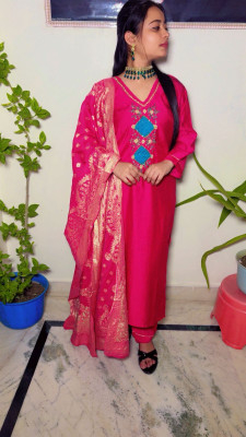 Vaishu Collections Embroidered Kurta, Palazzo & Dupatta Set