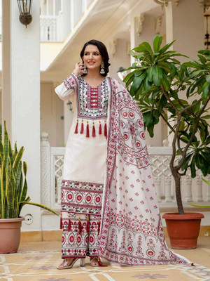 shreejifashion ltd Self Design Kurta, Palazzo & Dupatta Set
