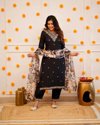 PILUDI Embroidered Kurta, Salwar & Dupatta Set