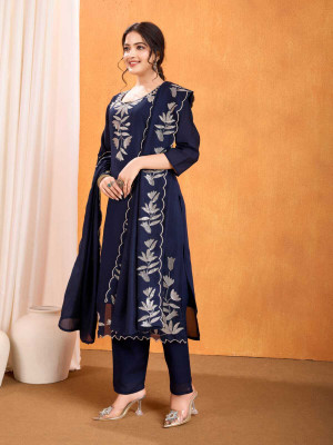 sthreevastra Embroidered Kurta, Trouser/Pant & Dupatta Set