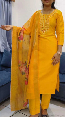 ROZRI Embroidered, Floral Print Kurta, Trouser/Pant & Dupatta Set