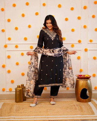 PILUDI Embroidered Kurta, Salwar & Dupatta Set