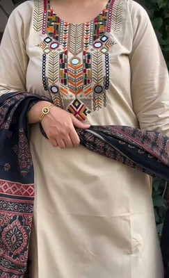 vinayak fashion Embroidered Kurta, Trouser/Pant & Dupatta Set