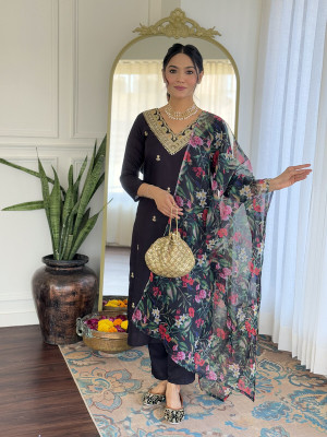 hp fashion Embroidered Kurta, Trouser/Pant & Dupatta Set