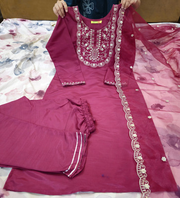 Avnisa Enterprise Embroidered Kurta, Trouser/Pant & Dupatta Set
