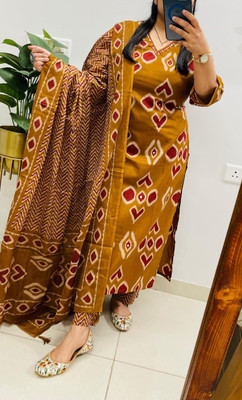 NISHA FASHION Printed Kurta, Trouser/Pant & Dupatta Set
