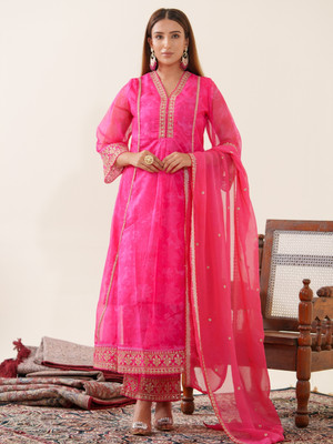 D W APPARELS Embroidered Kurta, Churidar & Dupatta Set