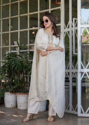 LOOKMARK Women Kurti Pant Dupatta Set