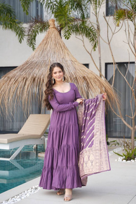 CULTISE QUEEN Printed Kurta, Legging & Dupatta Set