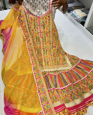 PoojaCreation Floral Print Kurta, Sharara & Dupatta Set