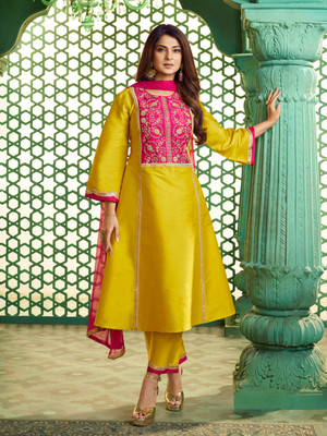 Bhama COUTURE Solid Kurta, Trouser/Pant & Dupatta Set