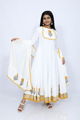 PLEATUS Solid Anarkali Kurta, Bottom & Dupatta Set