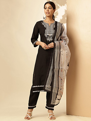 VBUYZ Embroidered Kurta, Trouser/Pant & Dupatta Set