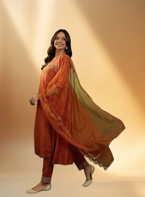 KHANJAN FASHION Embroidered Kurta, Trouser/Pant & Dupatta Set