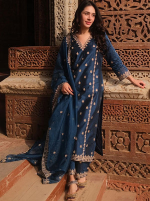 CLAVINET Embroidered Kurta, Trouser/Pant & Dupatta Set