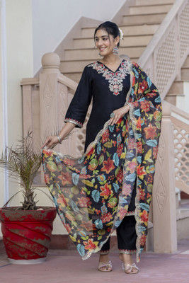 VredeVogel Embroidered, Solid Kurta, Trouser/Pant & Dupatta Set