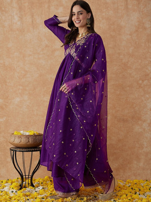 VHCLOTHES Embroidered Kurta, Salwar & Dupatta Set