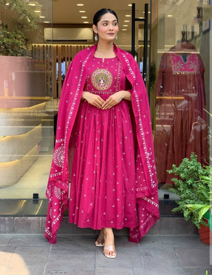 ETHICS FASHIONABLES Embroidered Kurta, Dhoti Pant & Dupatta Set