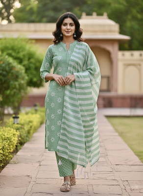 Fabricfetch Floral Print Kurta, Trouser/Pant & Dupatta Set