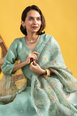 LOOKMARK Women Kurti Pant Dupatta Set