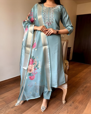 Aksa Fashion Solid Kurta, Trouser/Pant & Dupatta Set