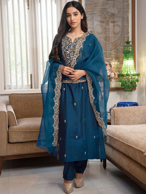 DESIHOOR Embroidered Kurta, Trouser/Pant & Dupatta Set