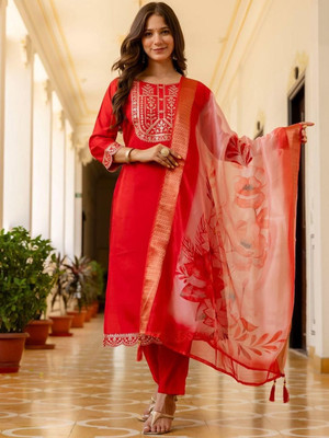 GJFIIVE Embellished Kurta, Trouser/Pant & Dupatta Set