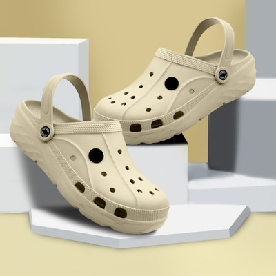 SKYMORE Men Clogs(Off White , 8)