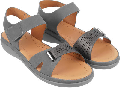 MOCHI Women Flats(Grey , 4)