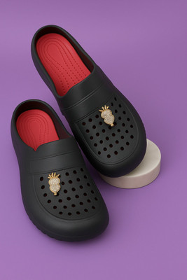 FASMANIA Women Clogs(Black , 7)