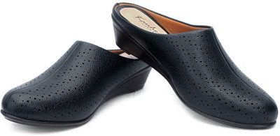 G t needs services Women Wedges(Black , 7)