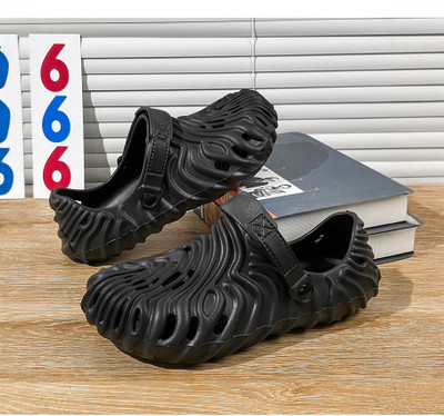 kosovo Men Clogs(Black , 7)