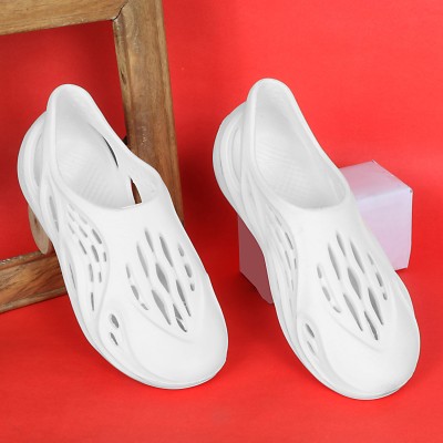 Aqualite Comfort, Anti-Skid Men Clogs(White ,)