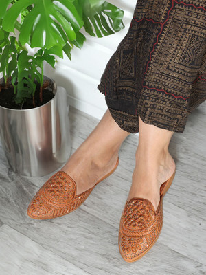 Bambam Women Flats(Tan , 6)