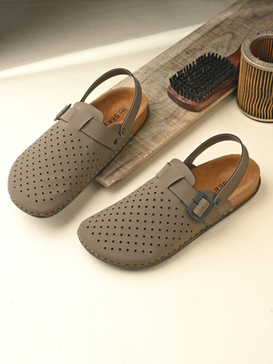 Server Men Clogs(Grey , 10)