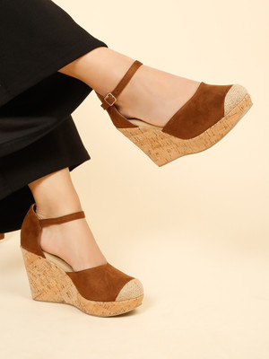 flat n heels Women Heels(Brown , 5)