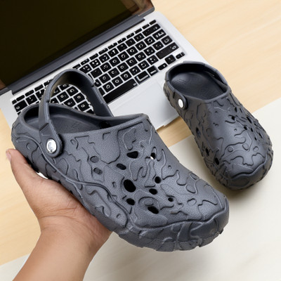 PM TRADERS Men Clogs(Grey , 6)