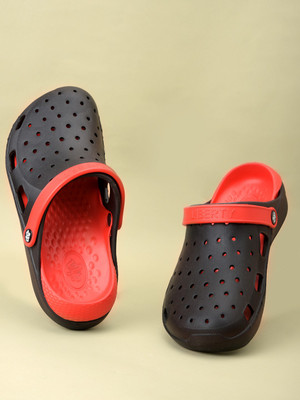 LIBERTY Men Black Clogs