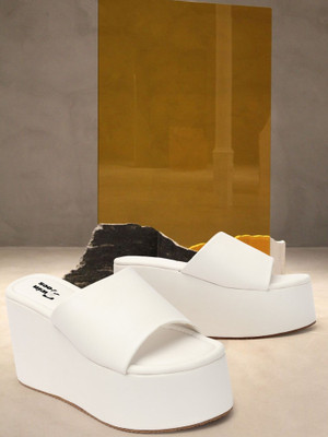 TWIN TOES Women Wedges(White , 4)