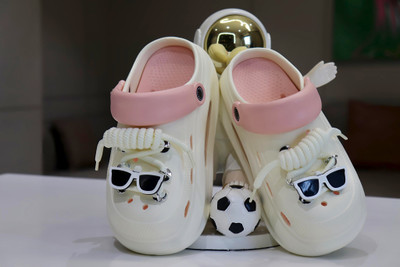 Luxekicks Women Clogs(White, Pink , 7)
