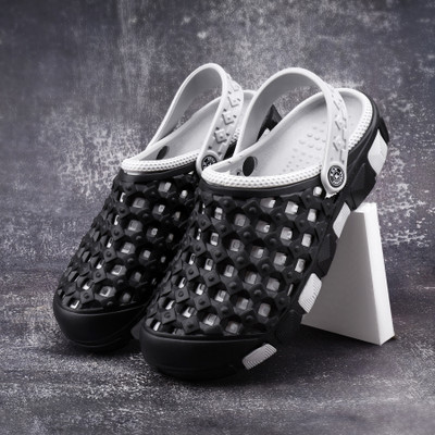 SARA Men Clogs(Black, Grey , 9)
